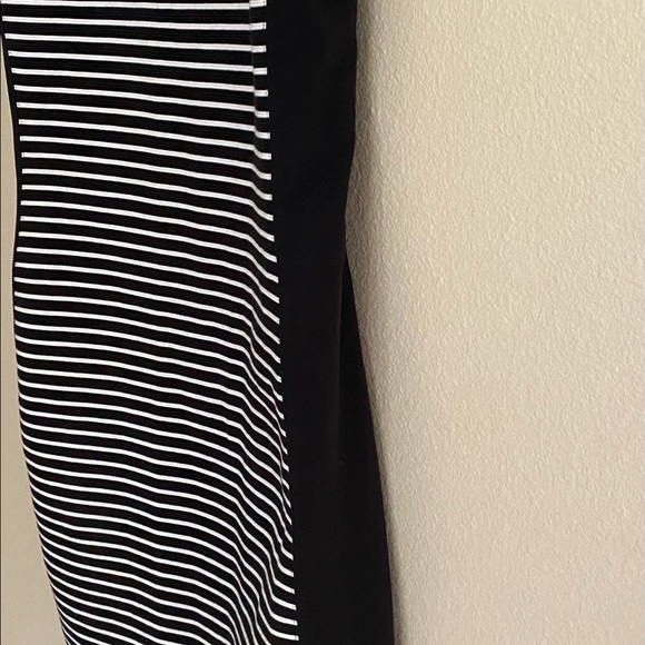 🚨FINAL REDUCED PRICE🚨 Athleta Black & White Striped Dress Size XS EUC - Picture 6 of 7